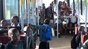 Les élèves en bus